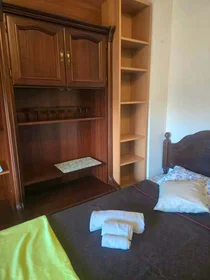 Quarto privado em R. António Albino Machado, Lisboa, Portugal, imagem 3 de 20