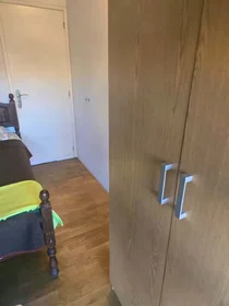 Quarto privado em R. António Albino Machado, Lisboa, Portugal, imagem 6 de 20