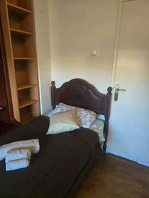 Quarto privado em R. António Albino Machado, Lisboa, Portugal, imagem 7 de 20