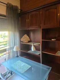 Quarto privado em R. António Albino Machado, Lisboa, Portugal, imagem 10 de 20