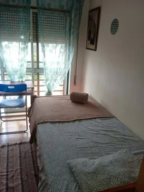 Quarto privado em R. António Albino Machado, Lisboa, Portugal, imagem 2 de 18