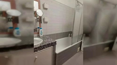 Quarto privado em R. António Albino Machado, Lisboa, Portugal, imagem 10 de 18