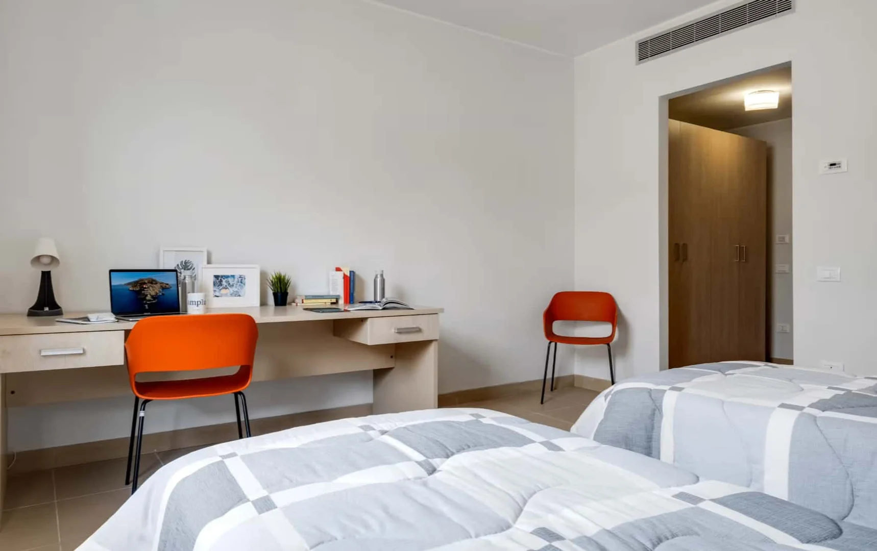 Student-friendly room in  with modern amenities