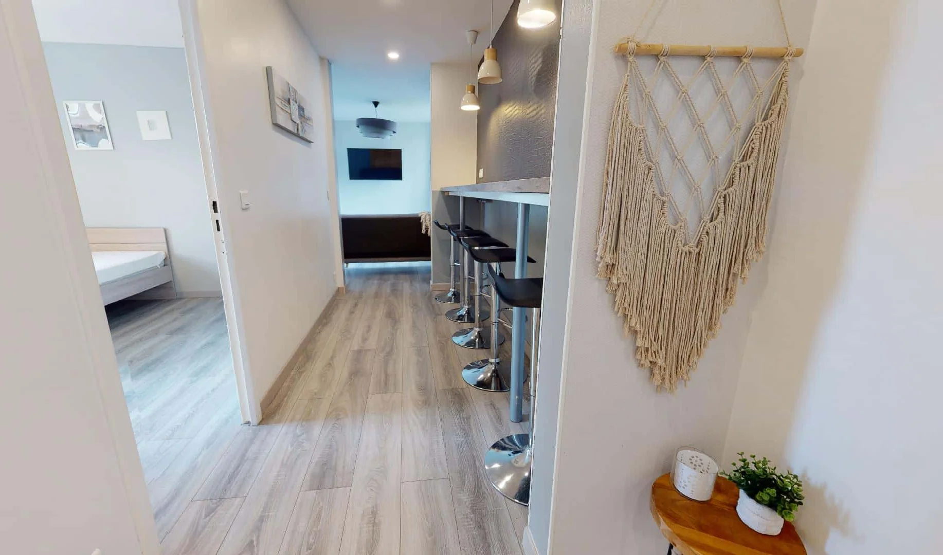 Habitación asequible para estudiantes con buena iluminación en