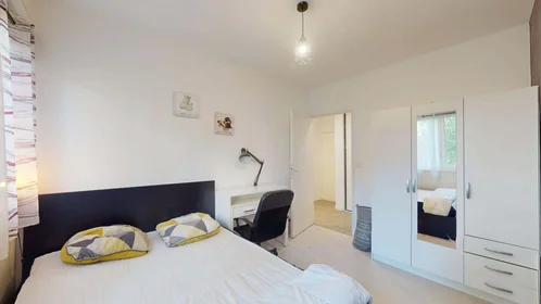 Özel oda konumu 123 Rue du Château de la Duchère, 69009 Lyon, France, 1 10 görüntüsü