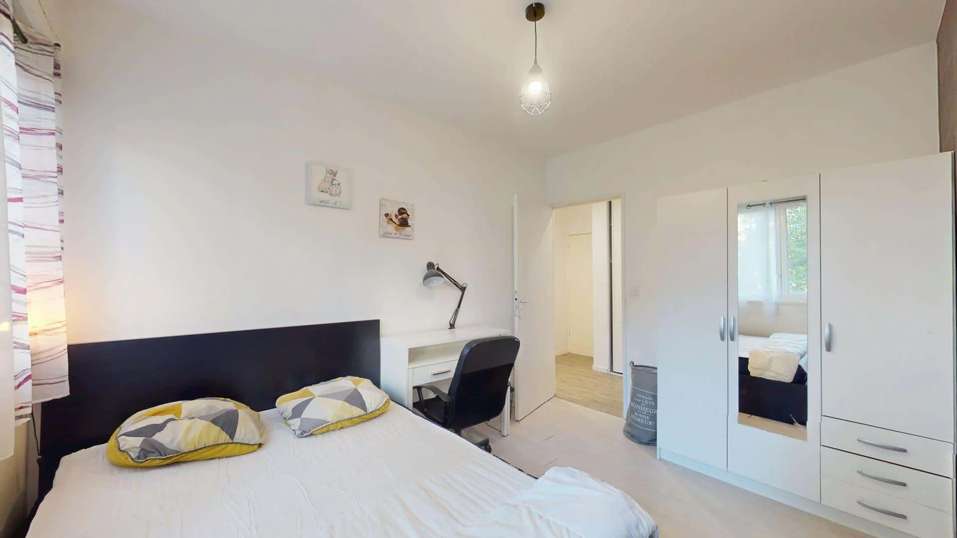 Habitación en apartamento estudiantil en alquiler en , completamente amueblado