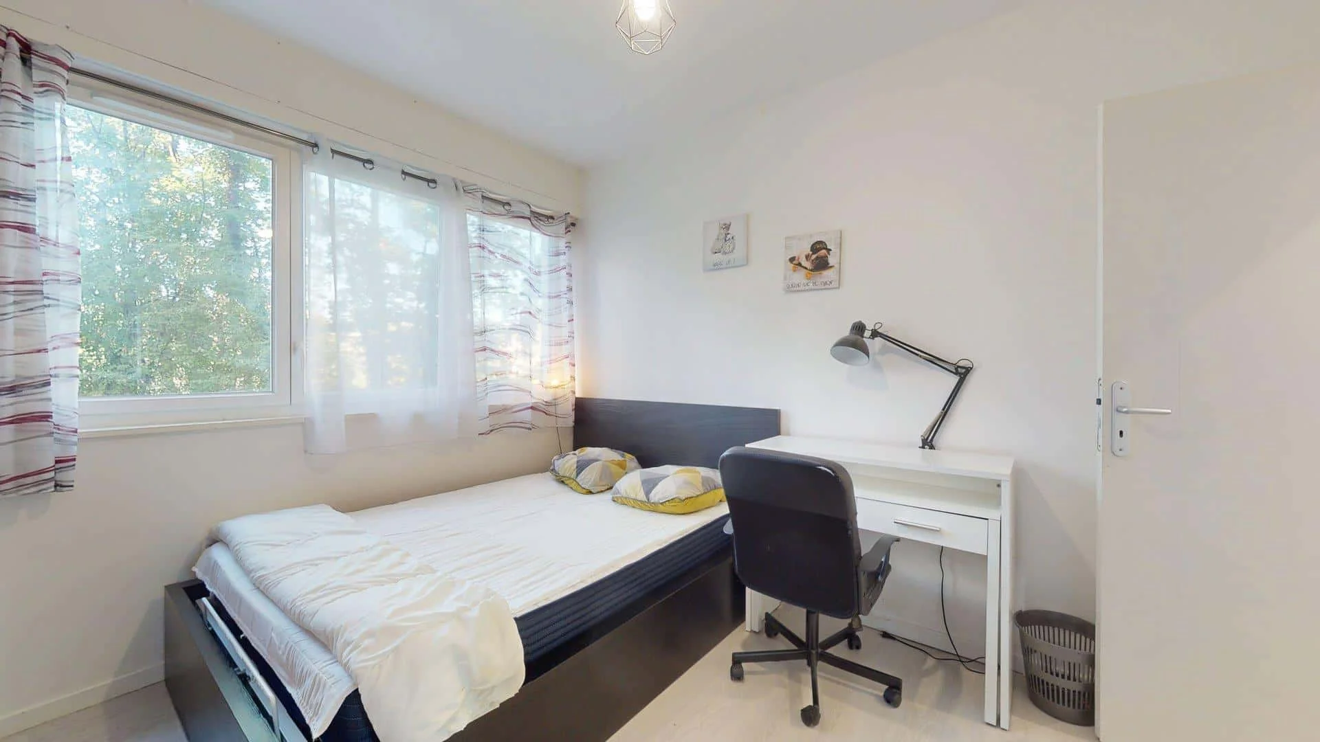 Habitación para estudiantes en  con área de estudio y facilidades compartidas