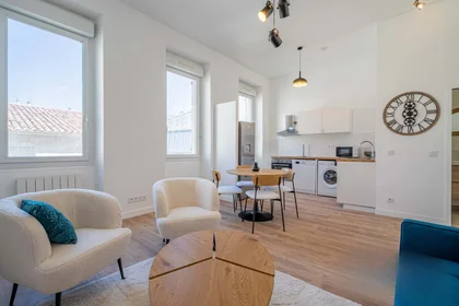 Entire apartment at 32 Rue Vitalis, 13005 Marseille, France, image 1 of 15