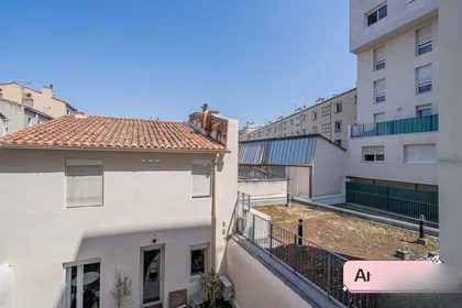 Entire apartment at 32 Rue Vitalis, 13005 Marseille, France, image 13 of 15
