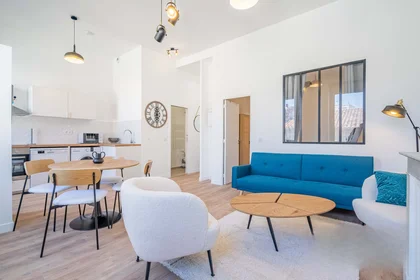 Entire apartment at 32 Rue Vitalis, 13005 Marseille, France, image 3 of 15