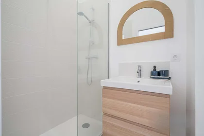 Entire apartment at 32 Rue Vitalis, 13005 Marseille, France, image 9 of 15