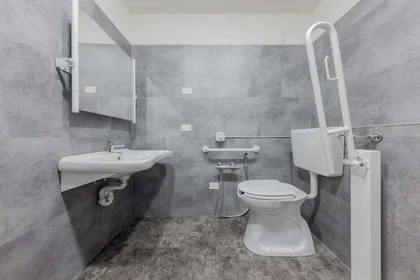 Stanza privata in Via Giulio Togni, 14, 25122 Brescia BS, Italy, immagine 7 di 11