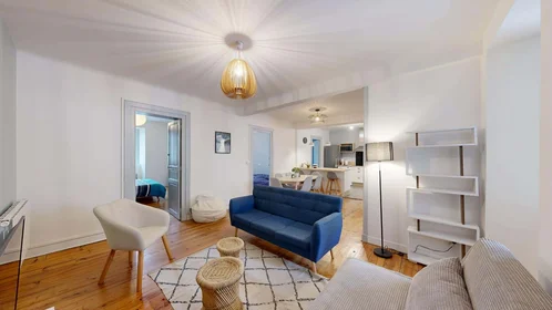Privatzimmer in der 7 Rue Emile Guichenné, 64000 Pau, France, bild 17 von 23