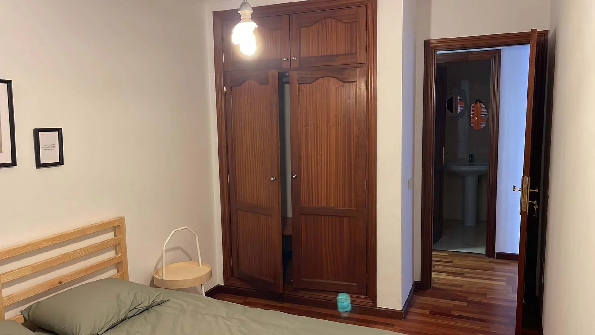 Quarto de estudante económico perto do campus em 