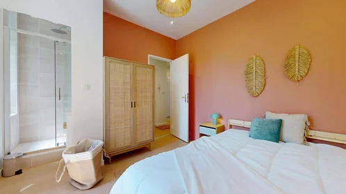 Prywatny pokój 20 Av. Edouard Michelin, 63000 Clermont-Ferrand, France, obraz 7 22