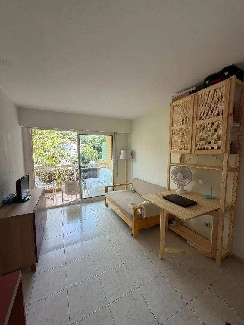 Quarto de estudante confortável e espaçoso em 
