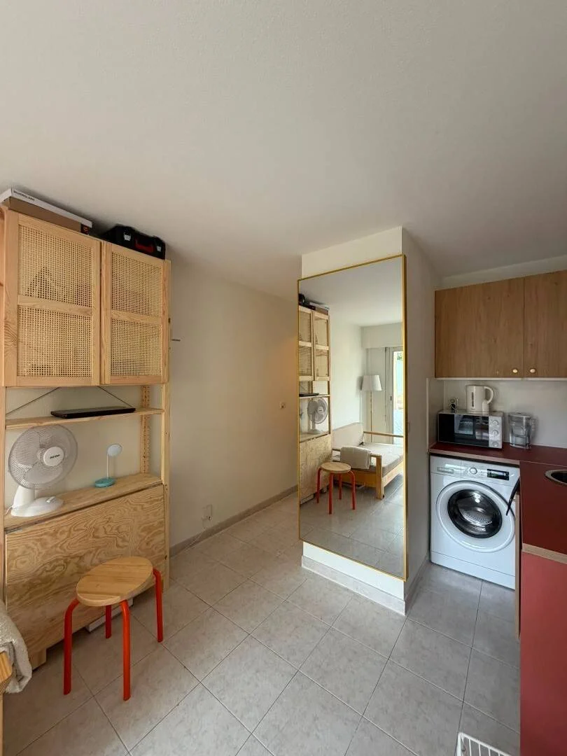 Quarto para alugar em apartamento de estudantes em , totalmente mobilado