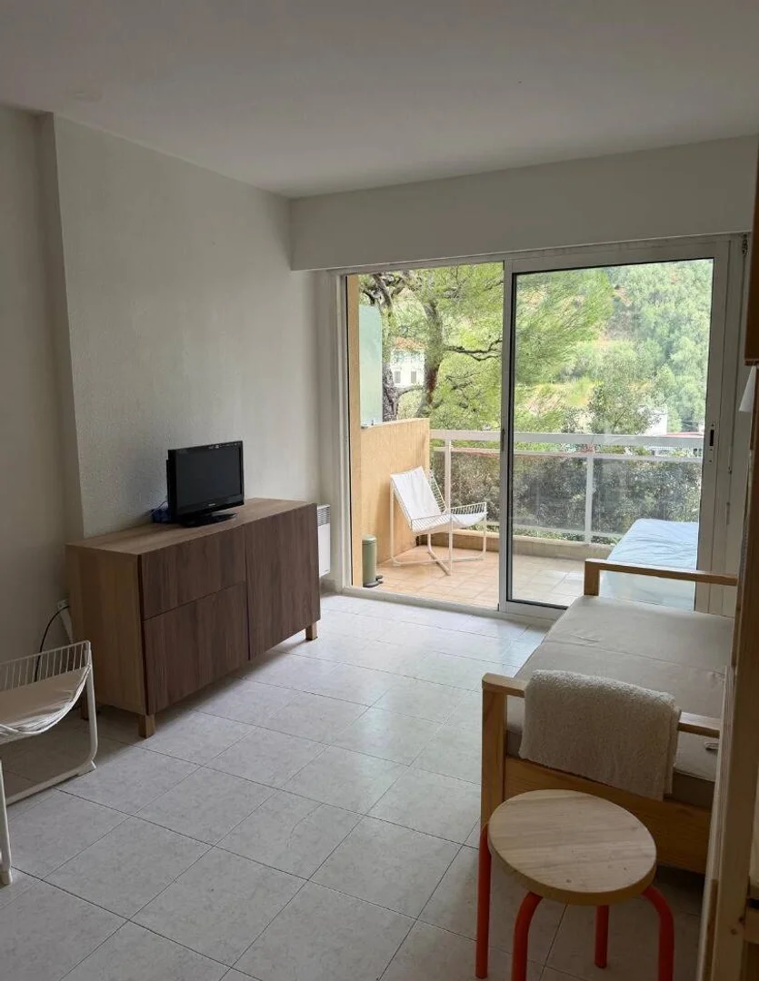 Quarto de estudante confortável e espaçoso em 