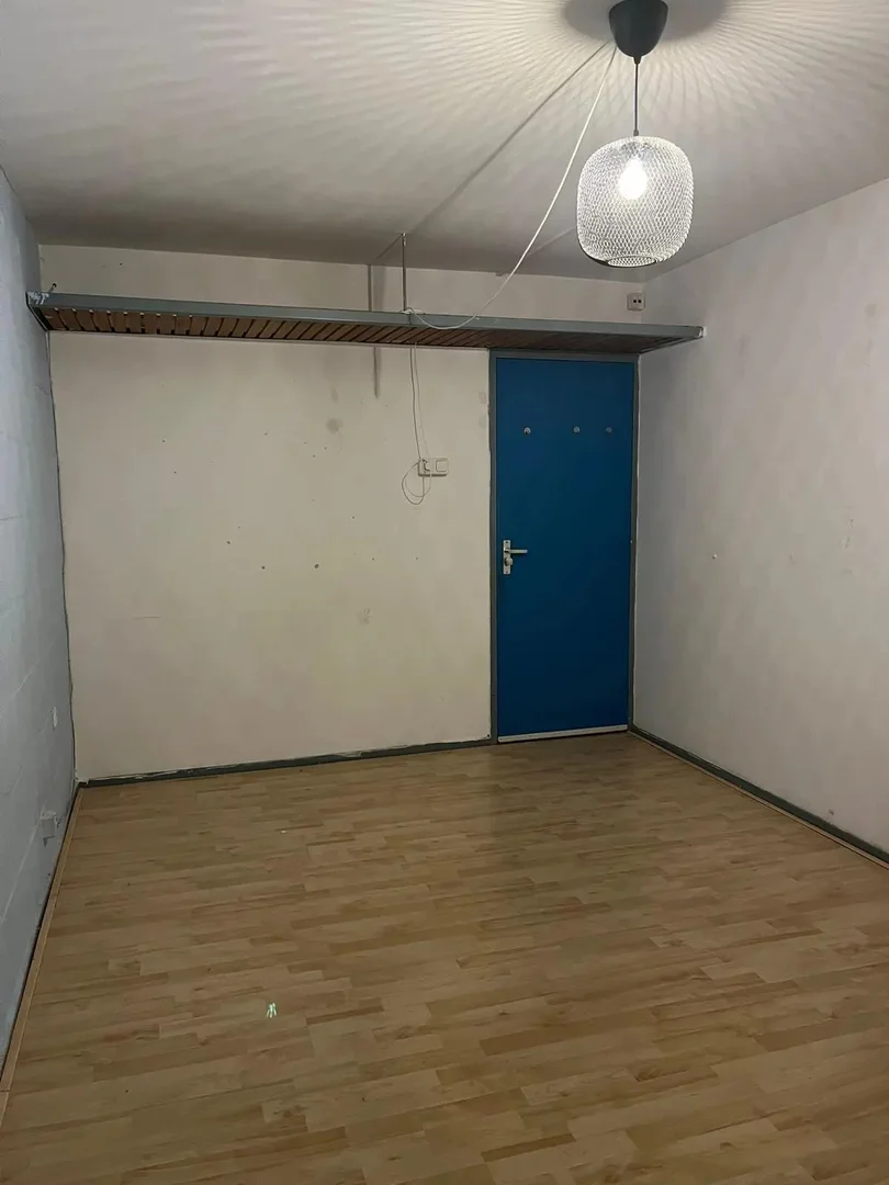 Student-friendly room in  with modern amenities