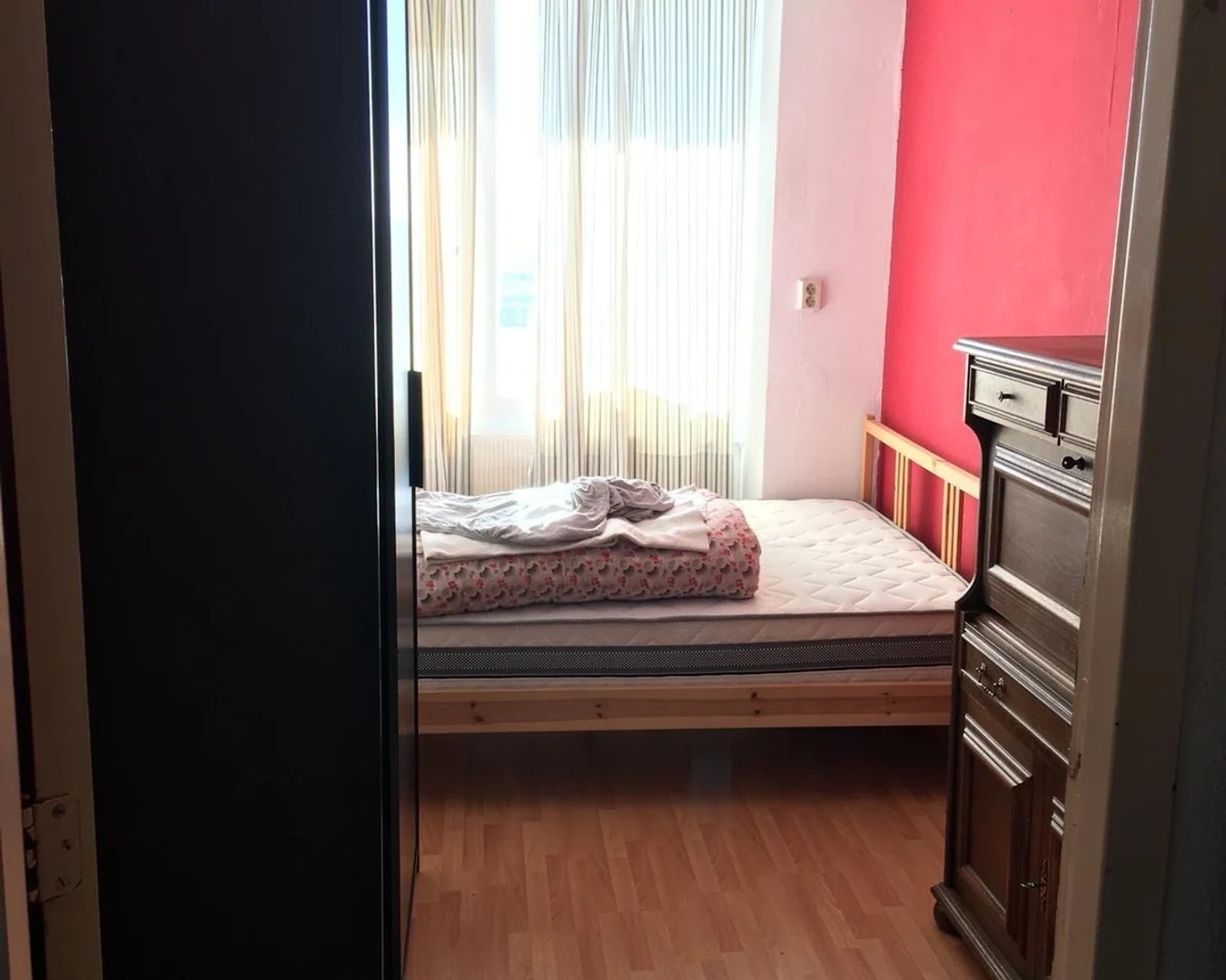 Funktionelles Studentenzimmer perfekt zum Studieren in 