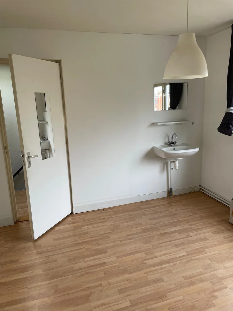 Habitación para estudiantes en  con modernas comodidades