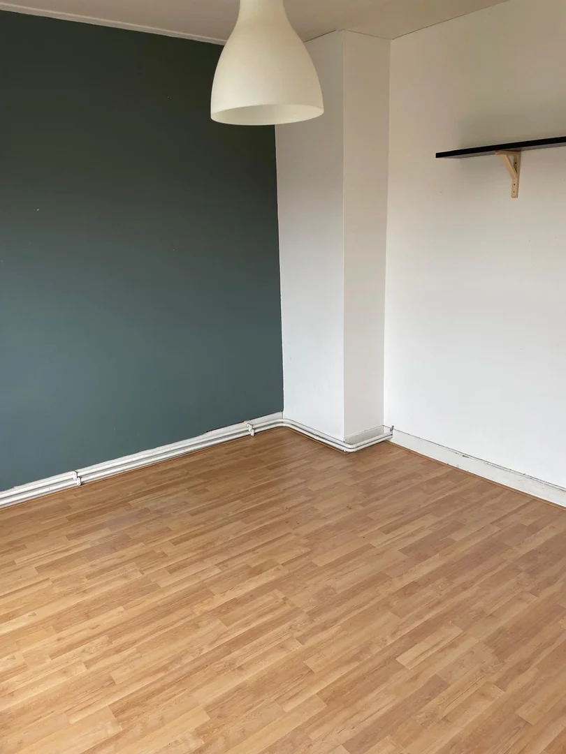 Habitación estudiantil económica cerca del campus en 