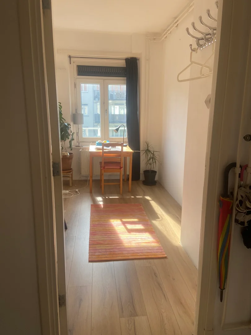 Funktionelles Studentenzimmer perfekt zum Studieren in 