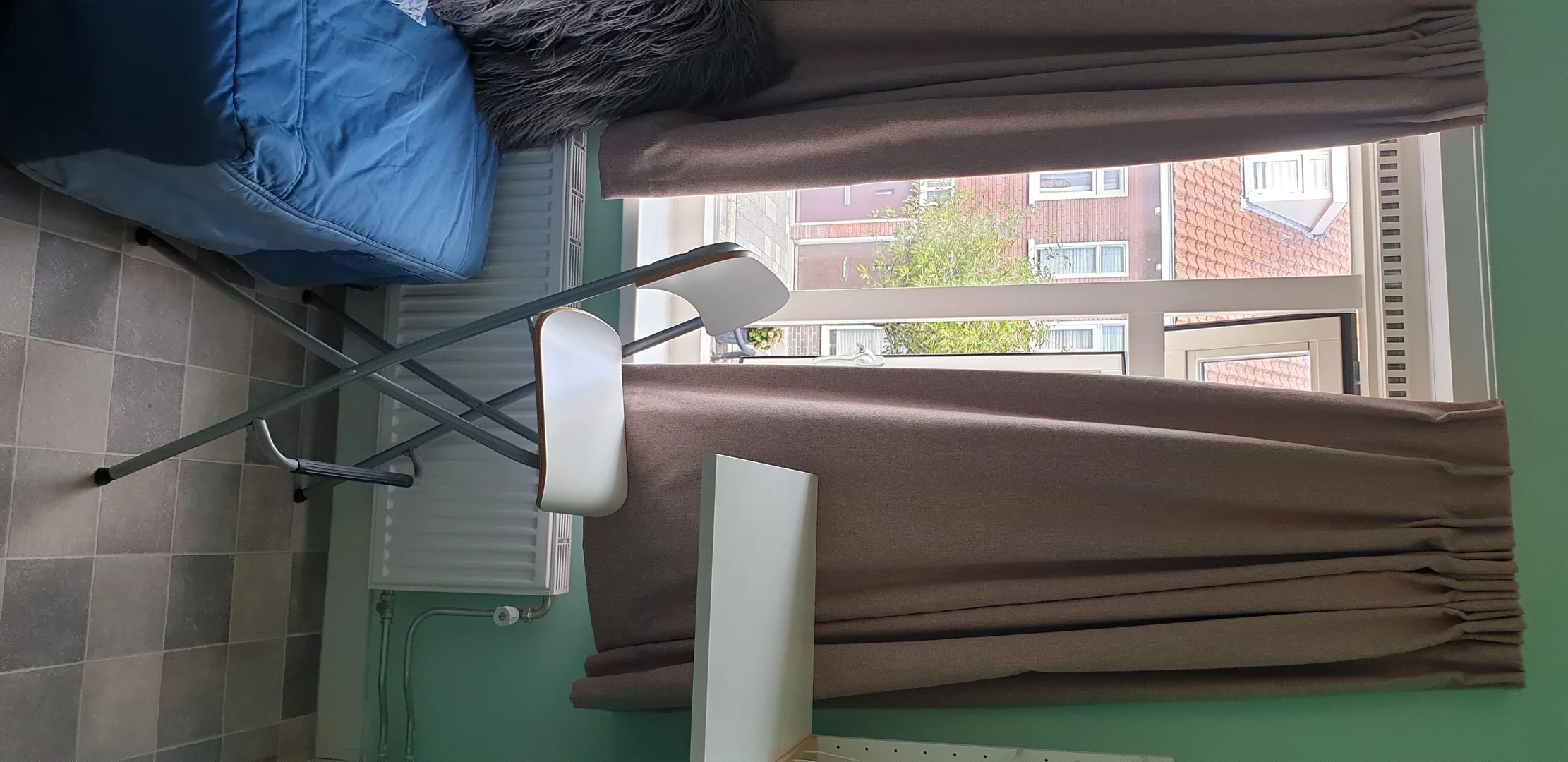 Bright and airy student room with easy university access in 