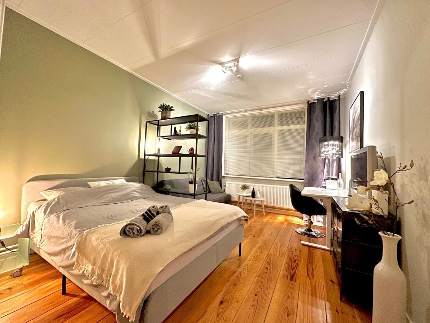 Student-friendly room in  with modern amenities