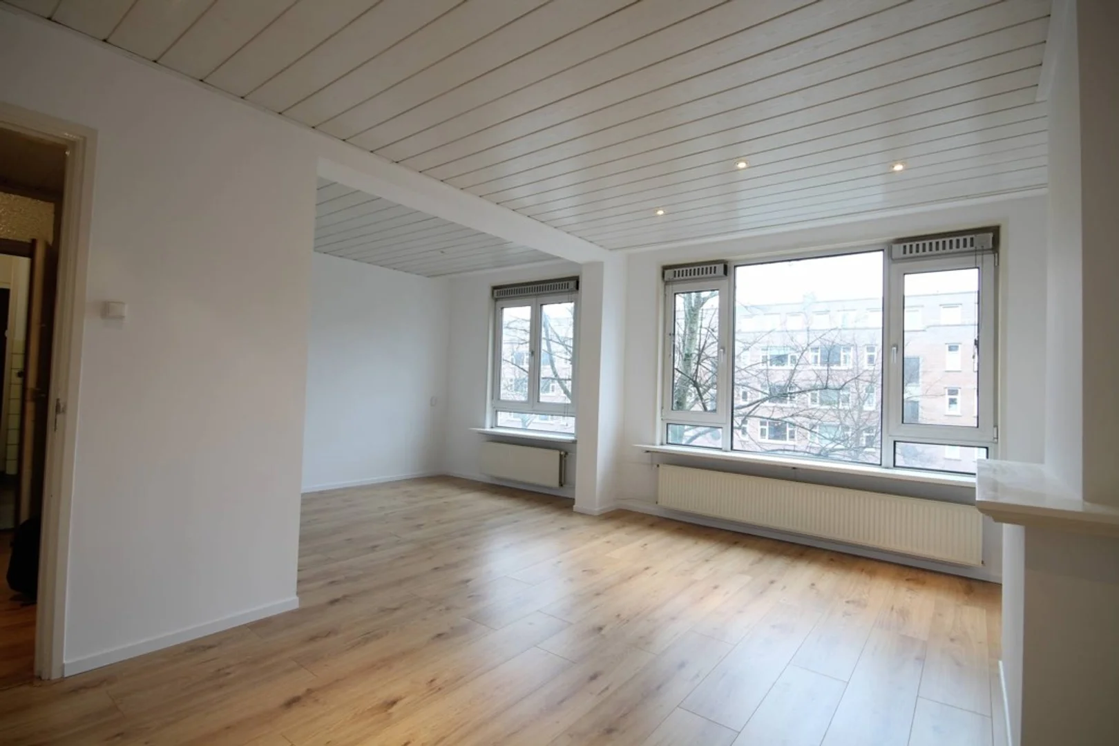 Habitación estudiantil amplia y cómoda en 