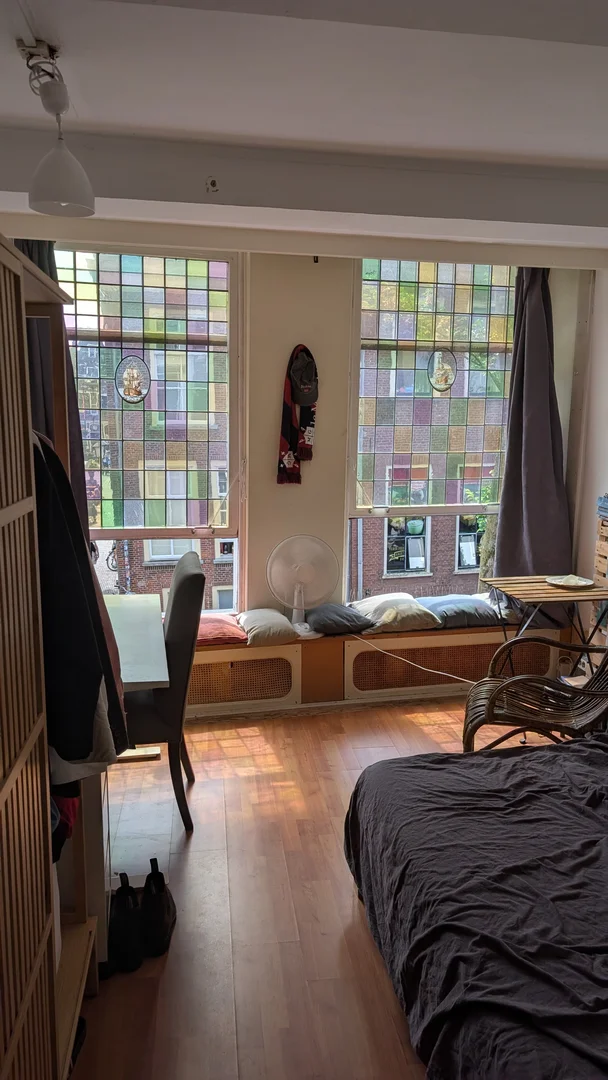 Funktionelles Studentenzimmer perfekt zum Studieren in 
