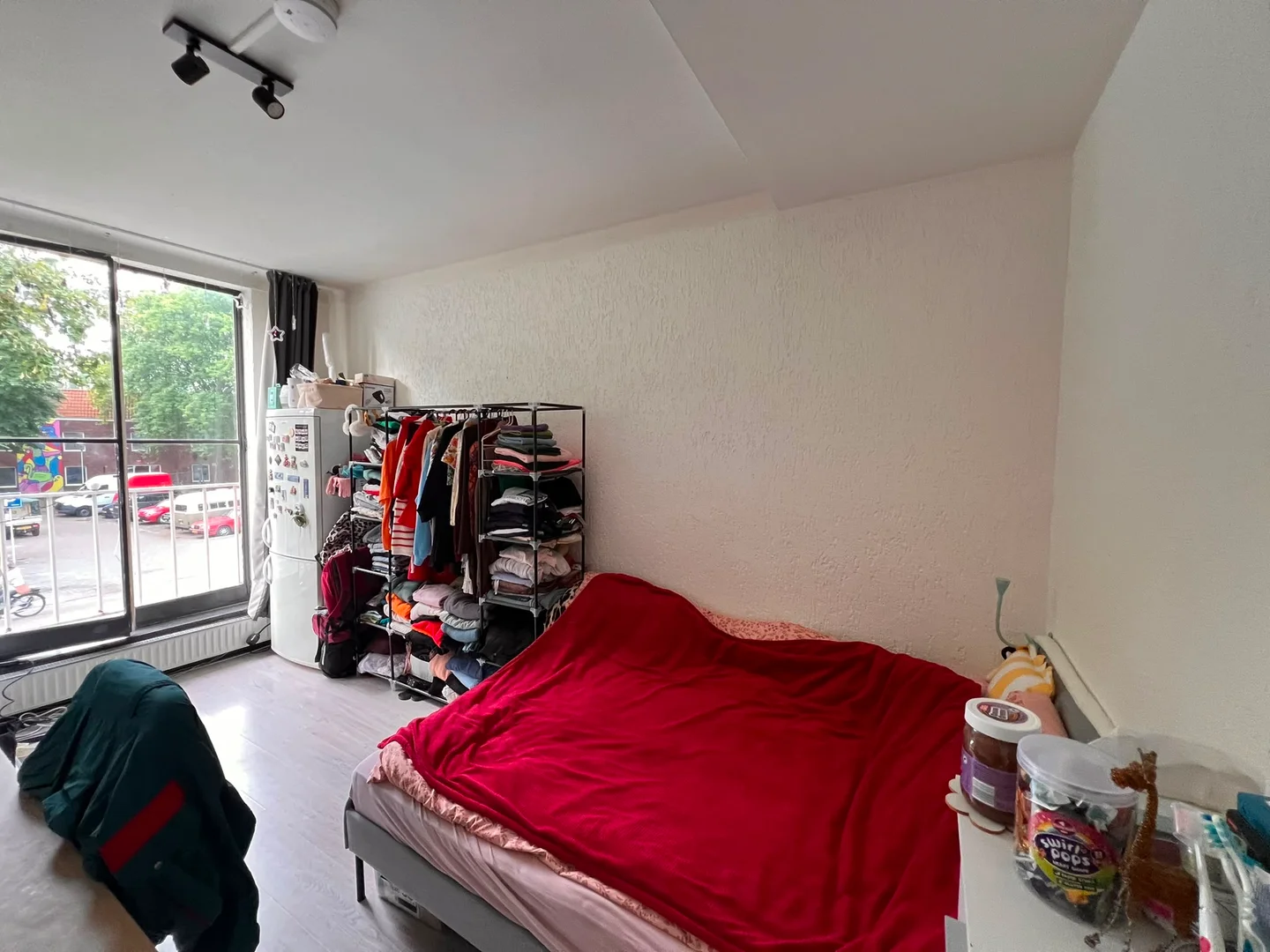 Chambre confortable pour étudiants disponible dans 