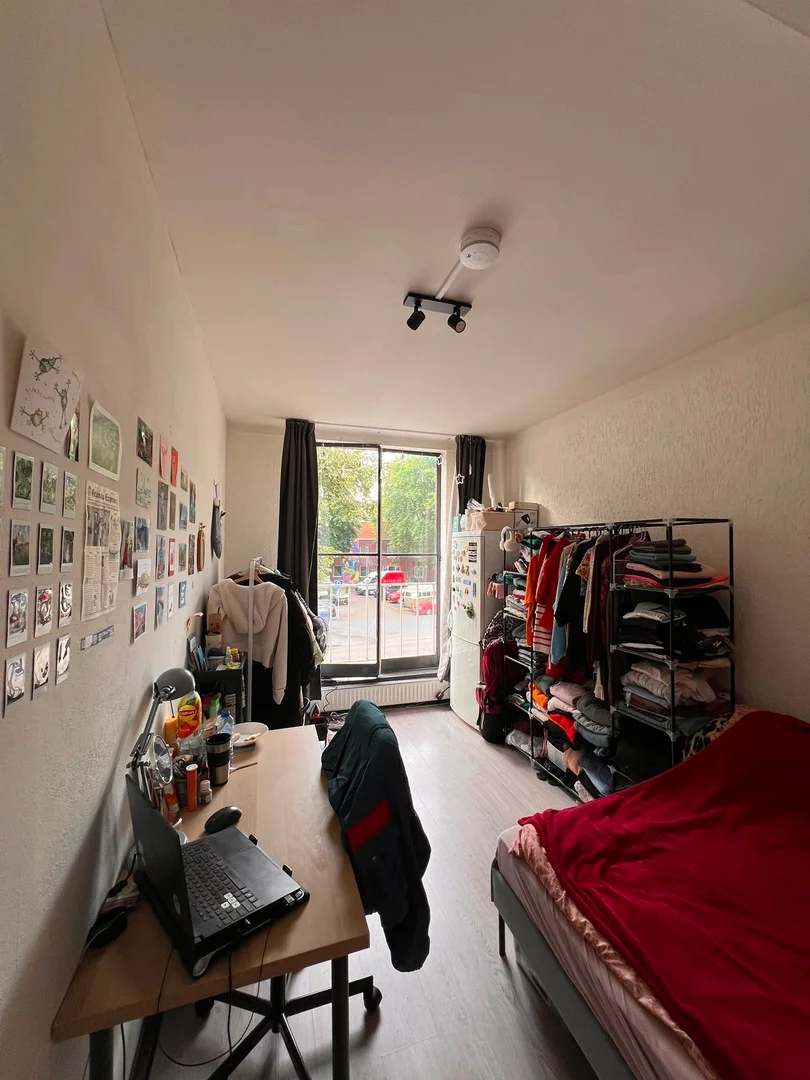 Chambre d'étudiant confortable et spacieuse dans 