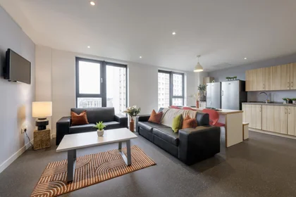 Habitación privada en residencia en 110 St James Rd, Glasgow G4 0PS, United Kingdom, imagen 2 de 33