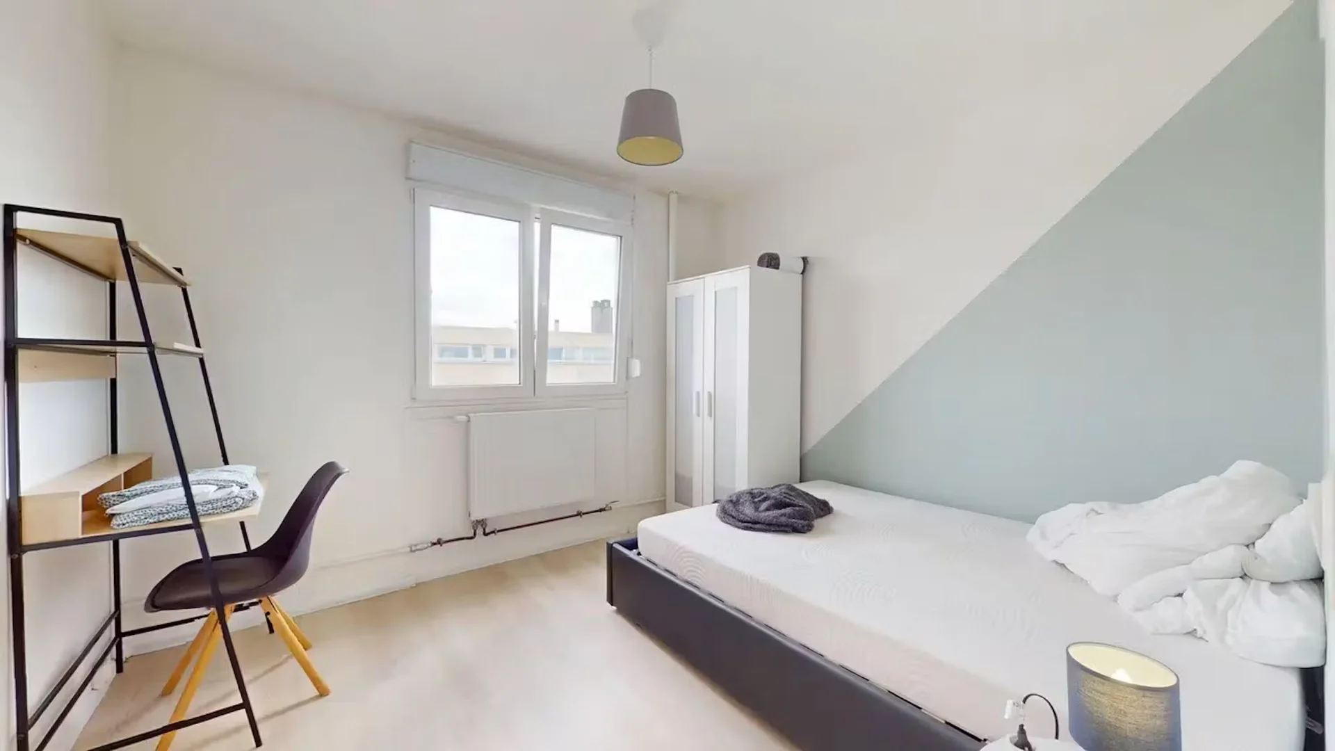 Bezahlbares Zimmer für Studenten mit ausreichender Beleuchtung in 