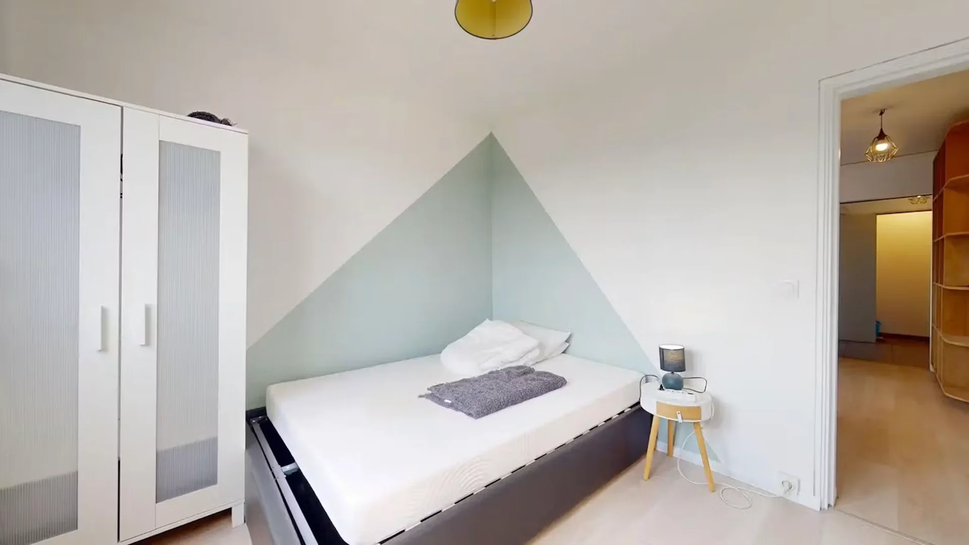Zimmer in Studentenwohnung in  zu vermieten, voll möbliert