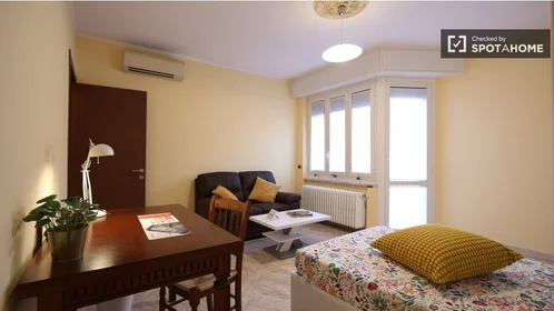 Chambre privée à Via Sant'Abbondio, image 11 de 19