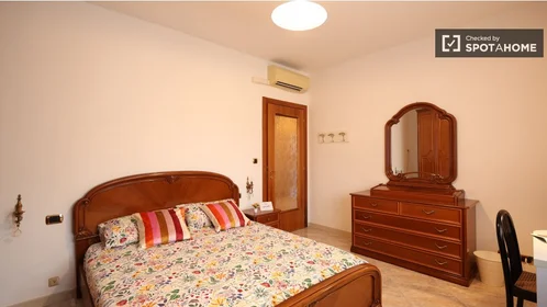 Chambre privée à Via Sant'Abbondio, image 17 de 19