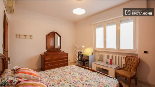 Chambre privée à Via Sant'Abbondio, image 18 de 19