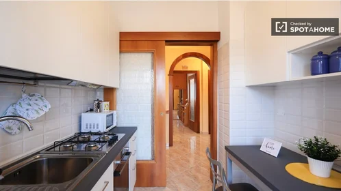 Chambre privée à Via Sant'Abbondio, image 8 de 19