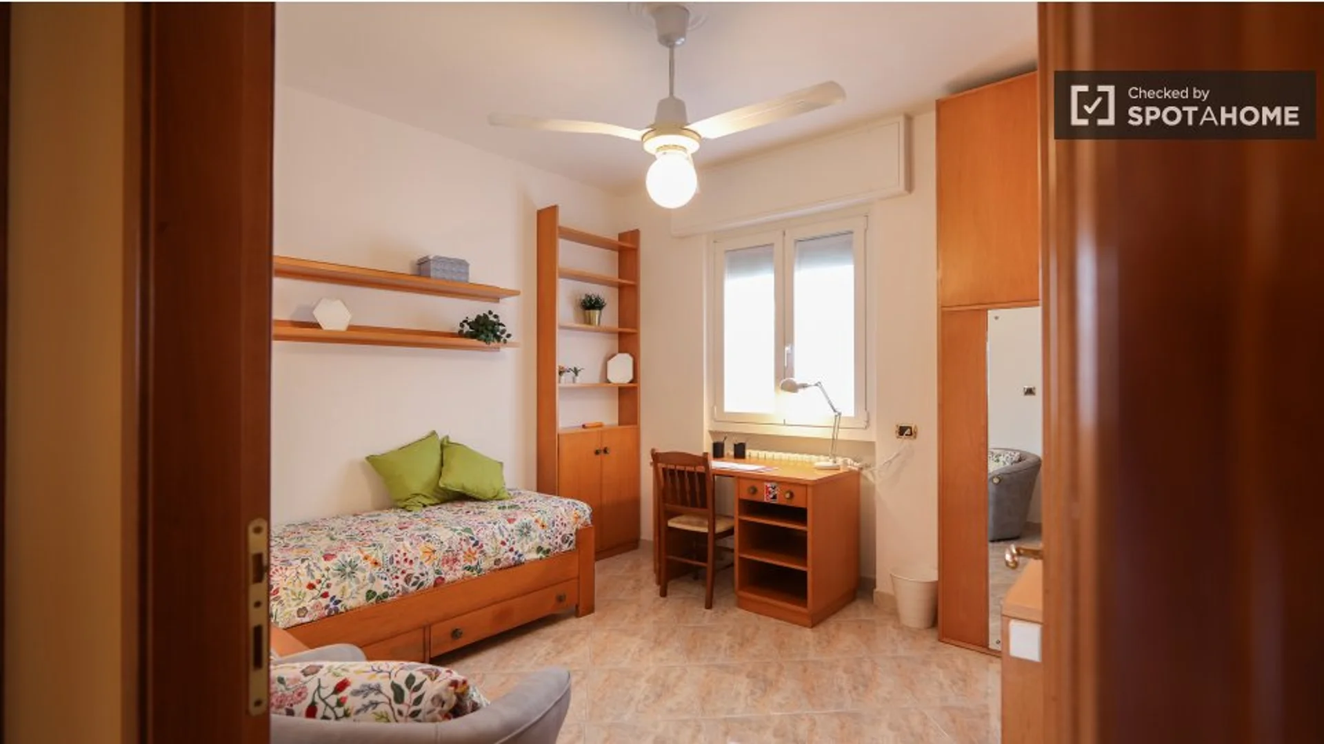 Chambre confortable pour étudiants disponible dans 