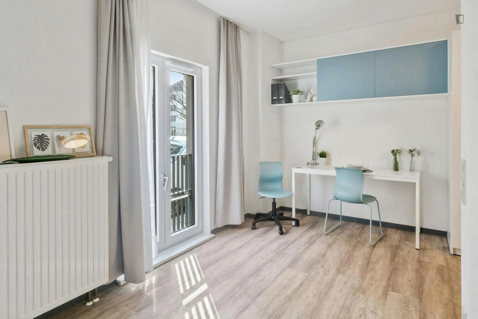 Habitación estudiantil amplia y cómoda en