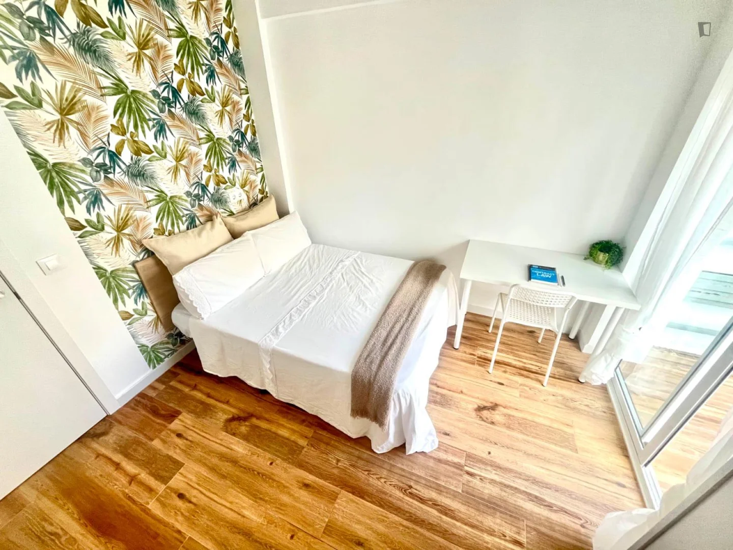 Quarto de estudante económico perto do campus em 