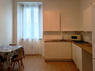Quarto privado em Via Maglio del Lotto, imagem 6 de 15