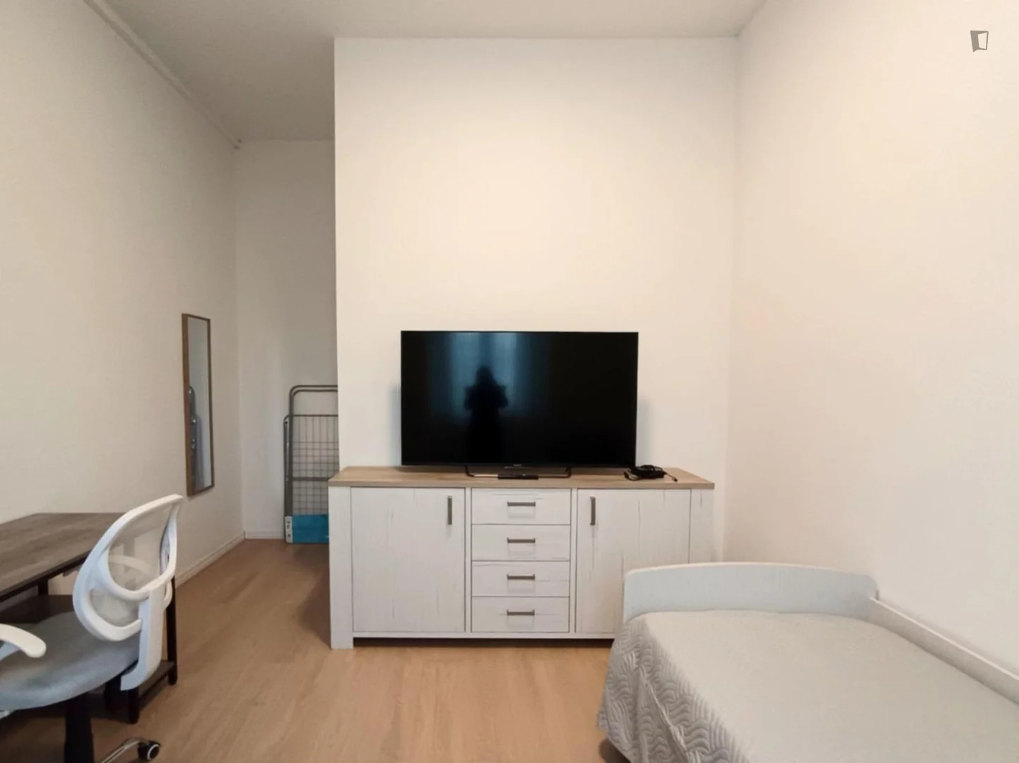 Quarto para alugar em apartamento de estudantes em , totalmente mobilado