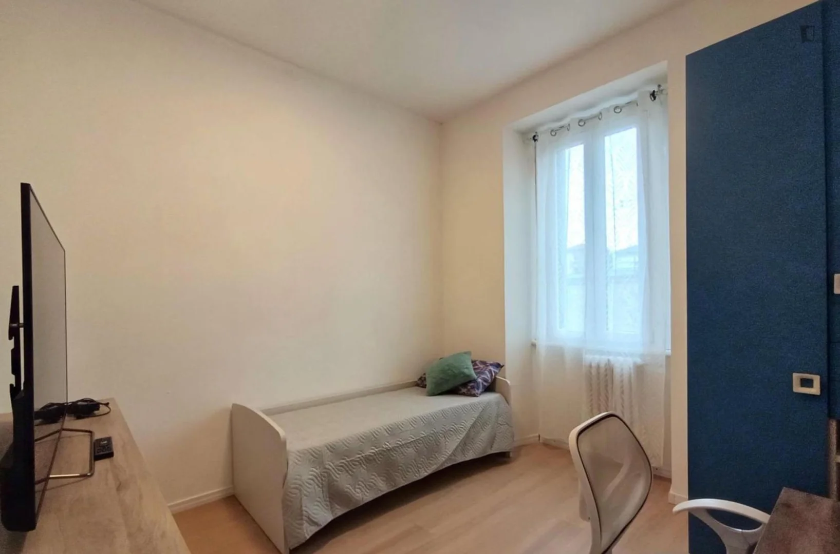 Quarto amigo do estudante em com comodidades modernas