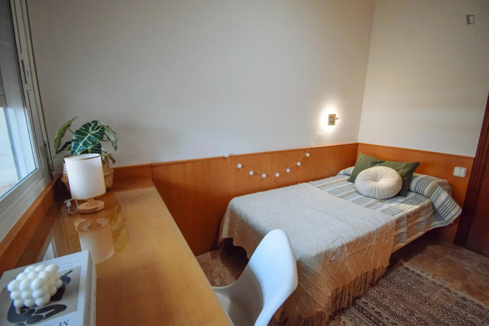 Quarto amigo do estudante em com comodidades modernas