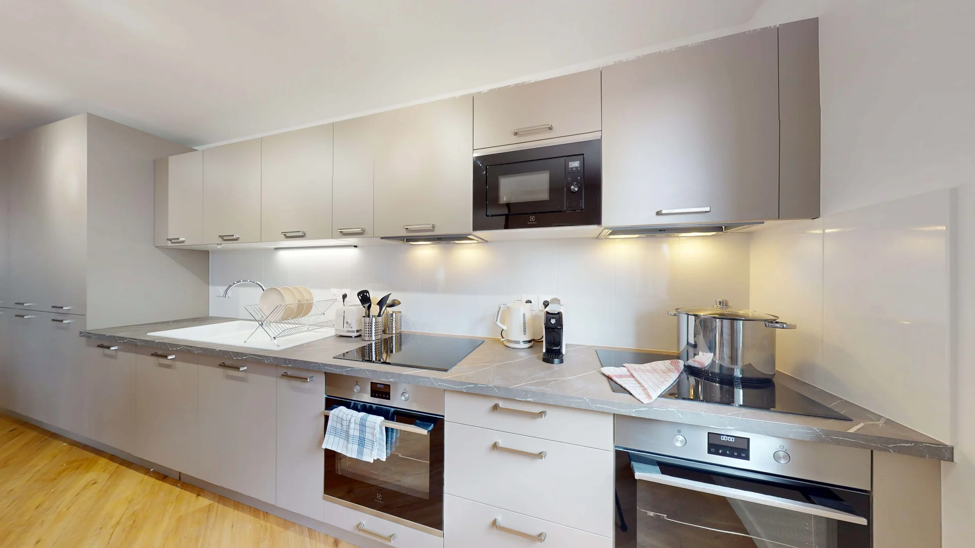 Habitación estudiantil amplia y cómoda en 