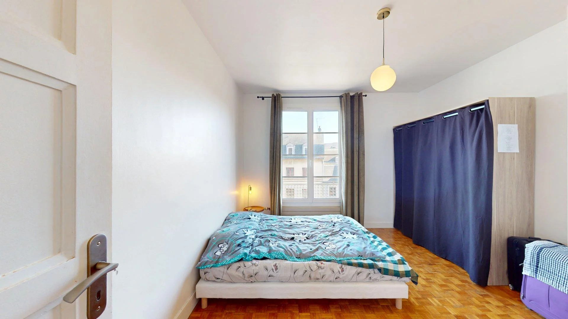 Comfortable and spacious student room in 