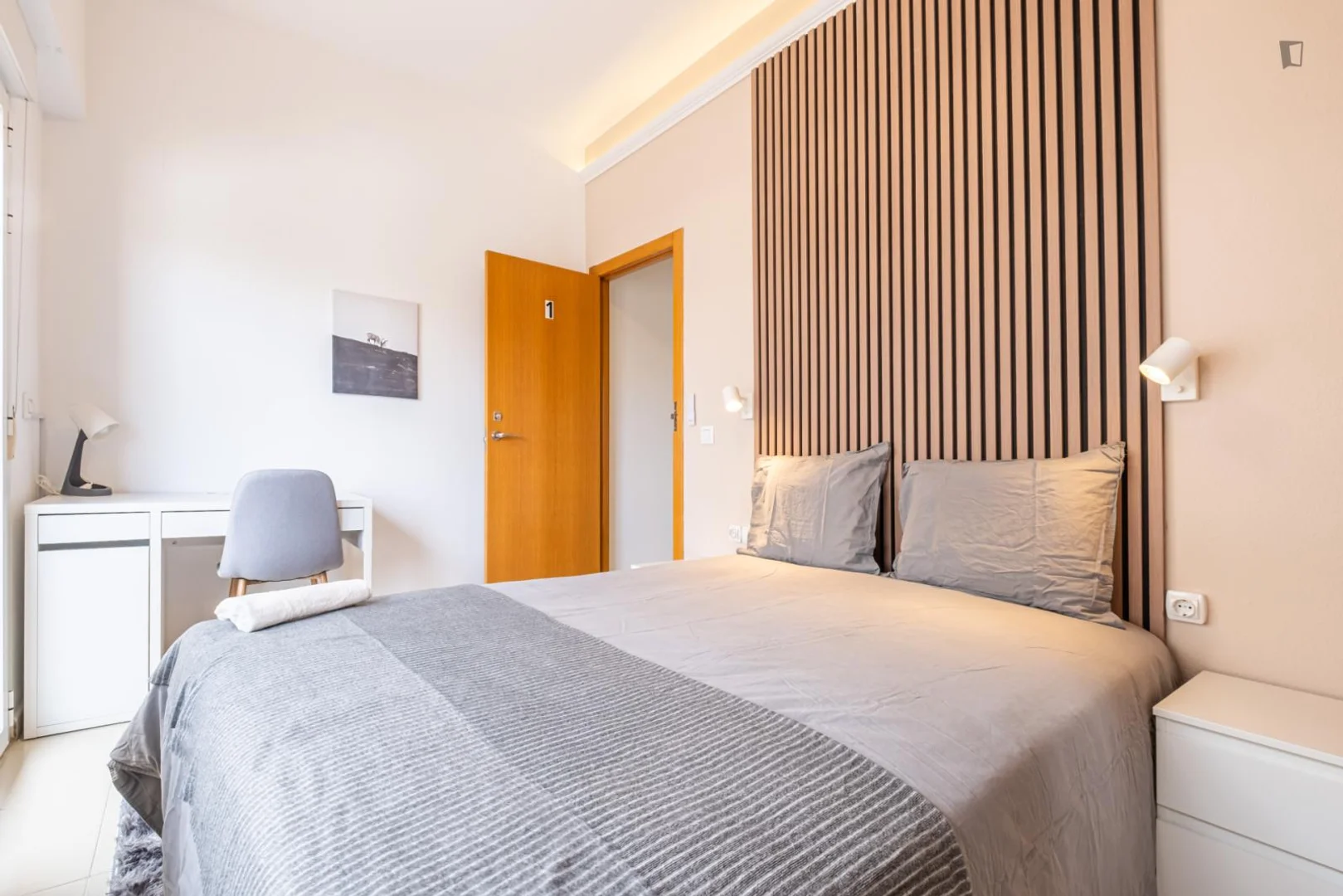 Chambre abordable pour les étudiants avec un bon éclairage dans 